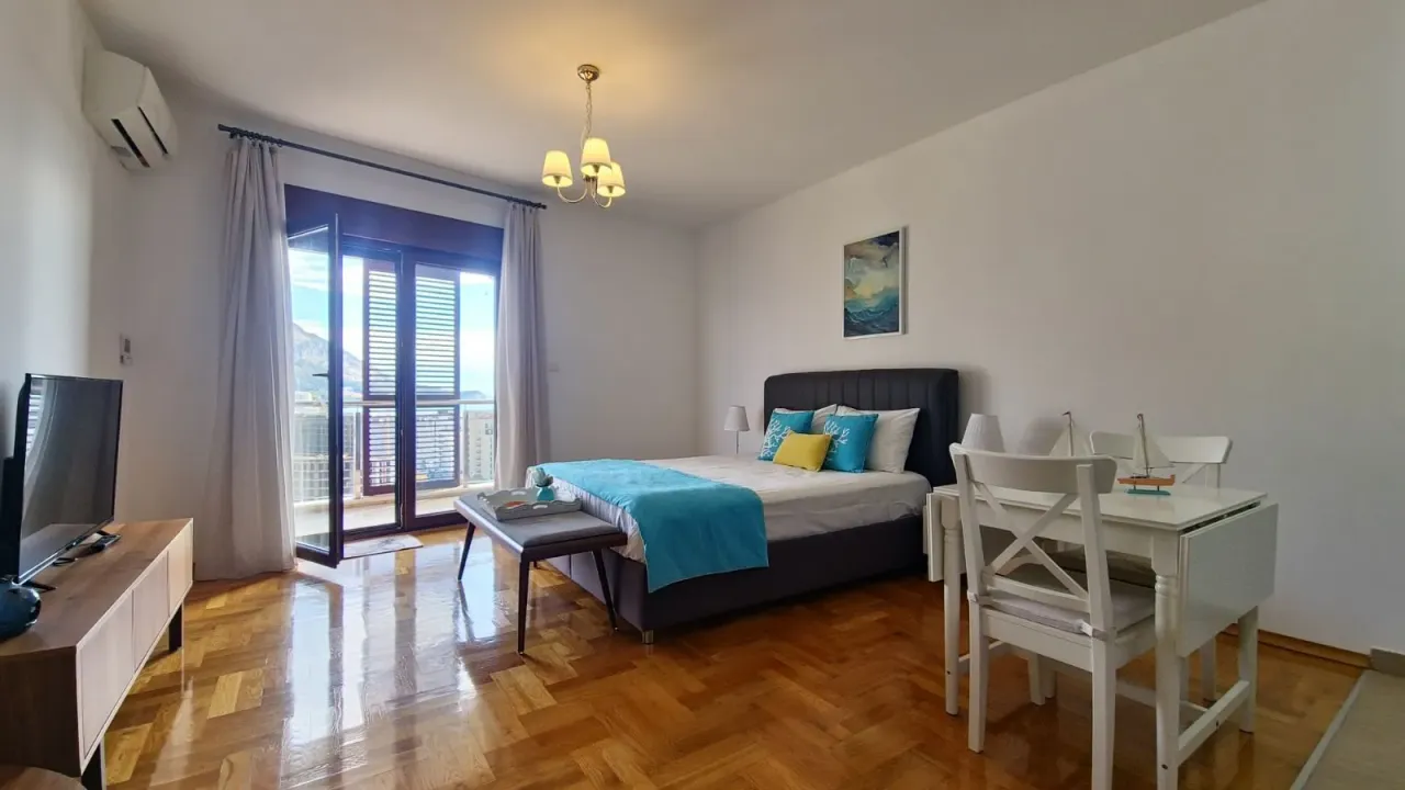 Rent, studio apartment, 42m², Bečići, Budva