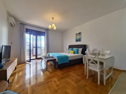 Rent, studio apartment, 42m², Bečići, Budva