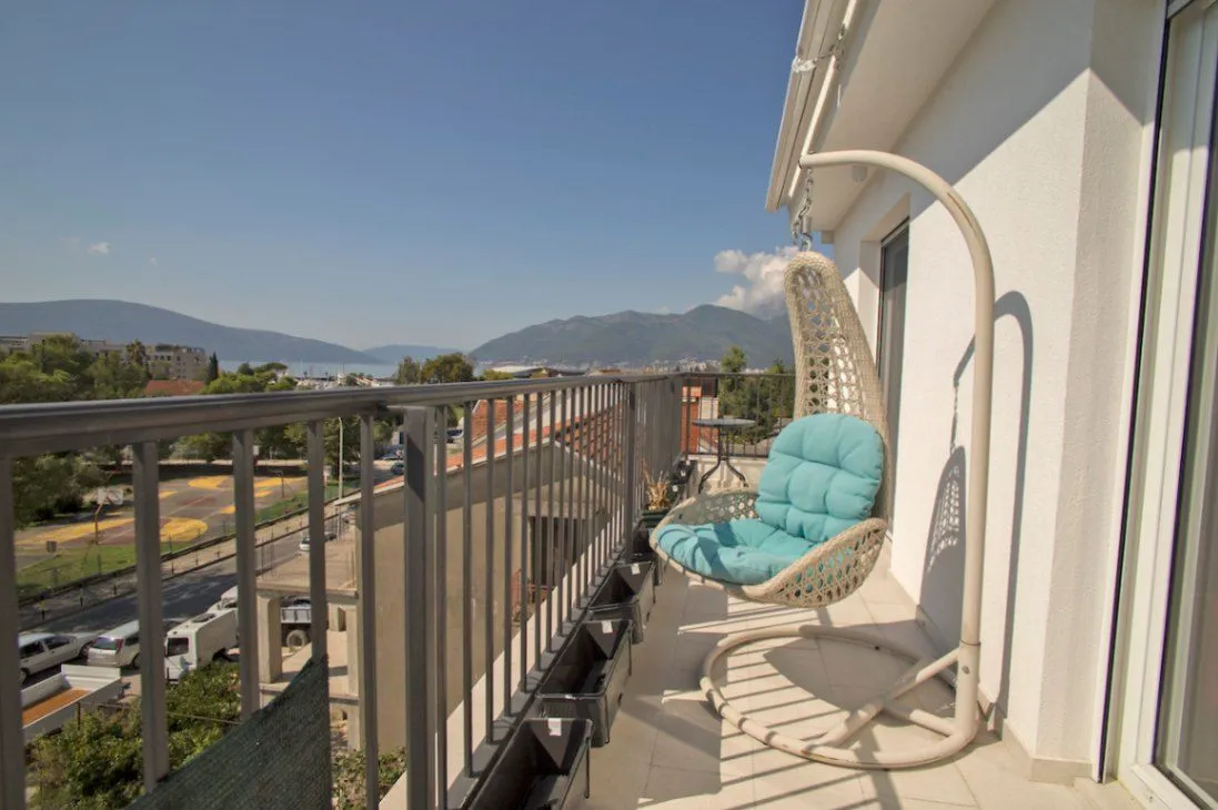 Prodaja, dvosoban stan, 64m², Tivat, Crna Gora