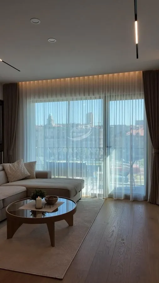 Izdavanje, trosoban stan, 73m², Savski Venac, Beograd