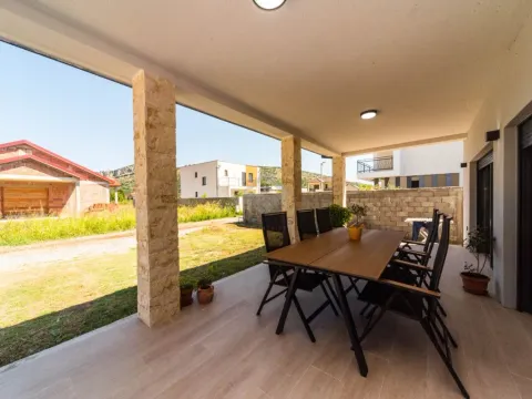 Prodaja, kuća, 130m², Tološi, Podgorica - image 44