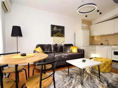 Prodaja, jednosoban stan, 37m², Centar, Podgorica - image 1