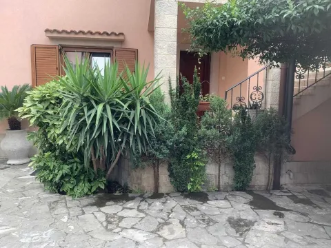 Izdavanje, dvosoban stan, 70m², Dobrota, Kotor - image 14
