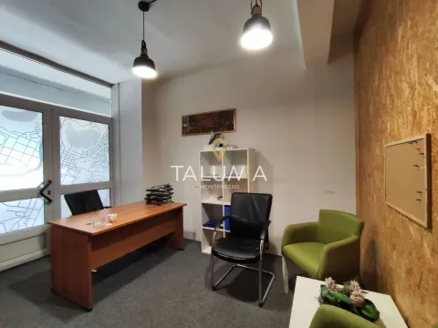 Izdavanje, poslovni prostor, 150m², Pobrežje, Podgorica - image 6