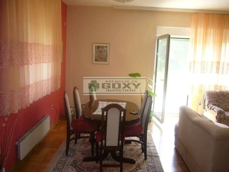 Sale, house, 210m², Surčin (mesto), Surčin