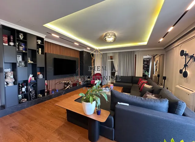 Prodaja, trosoban stan, 195m², Pobrežje, Podgorica