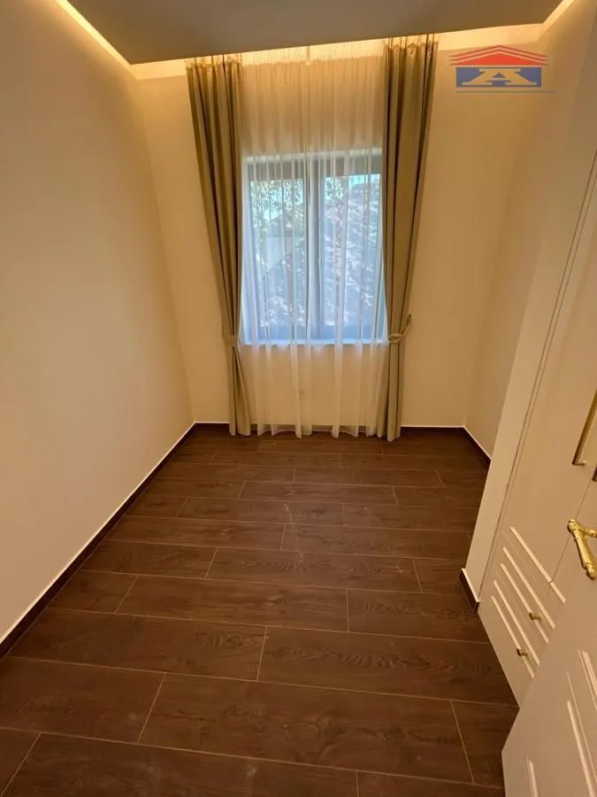 Izdavanje, četvorosoban stan, 120m², Sremska Kamenica, Petrovaradin