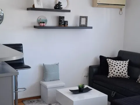 Rent, one bedroom apartment, 50m², Blok 9, Podgorica - image 5