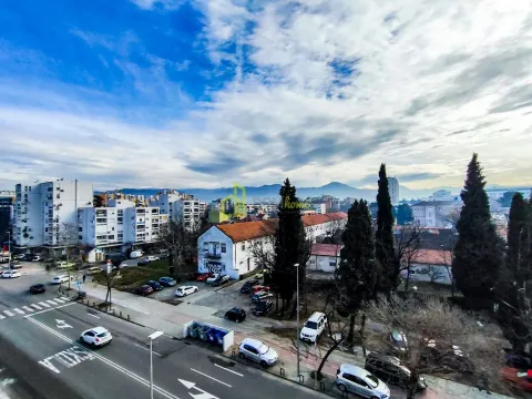 Izdavanje, trosoban stan, 143m², Centar, Podgorica - image 19