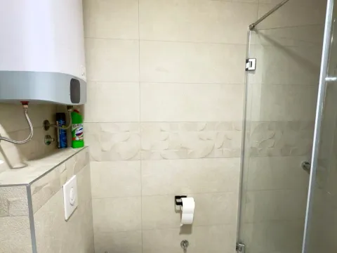 Izdavanje, dvosoban stan, 60m², Ljubović, Podgorica - image 10