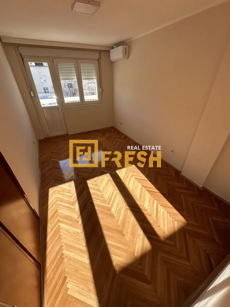 Izdavanje, dvosoban stan, 89m², Centar, Podgorica