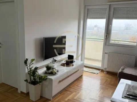 Stan in Bulevar Evrope