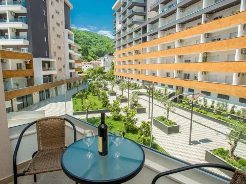 Rent, one bedroom apartment, 45m², Budva, Crna Gora - image 2