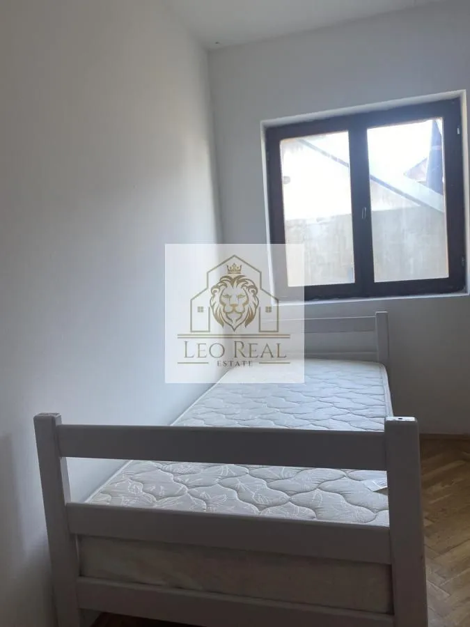 Izdavanje, kuća, 330m², Dobanovci, Surčin