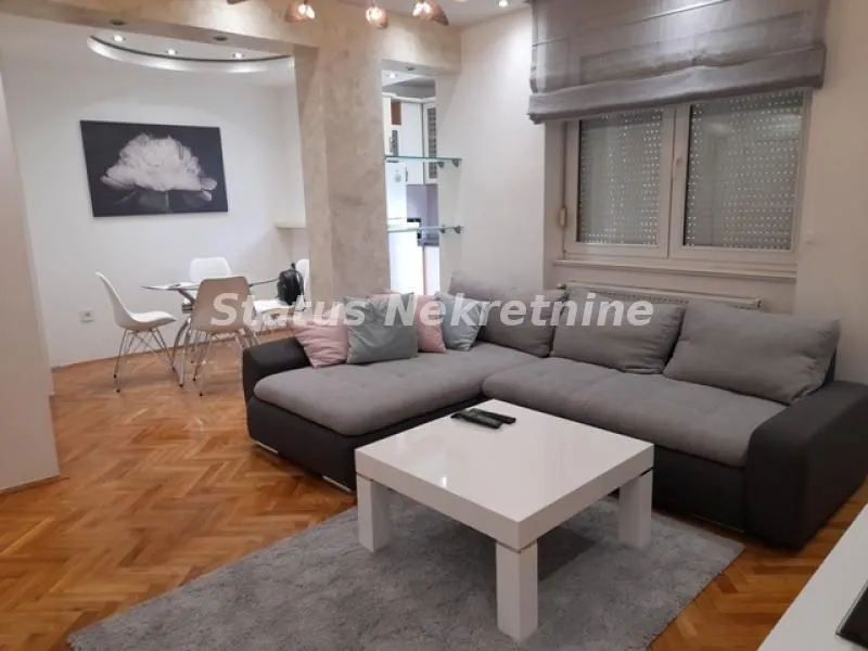 Izdavanje, dvosoban stan, 49m², Centar, Novi Sad