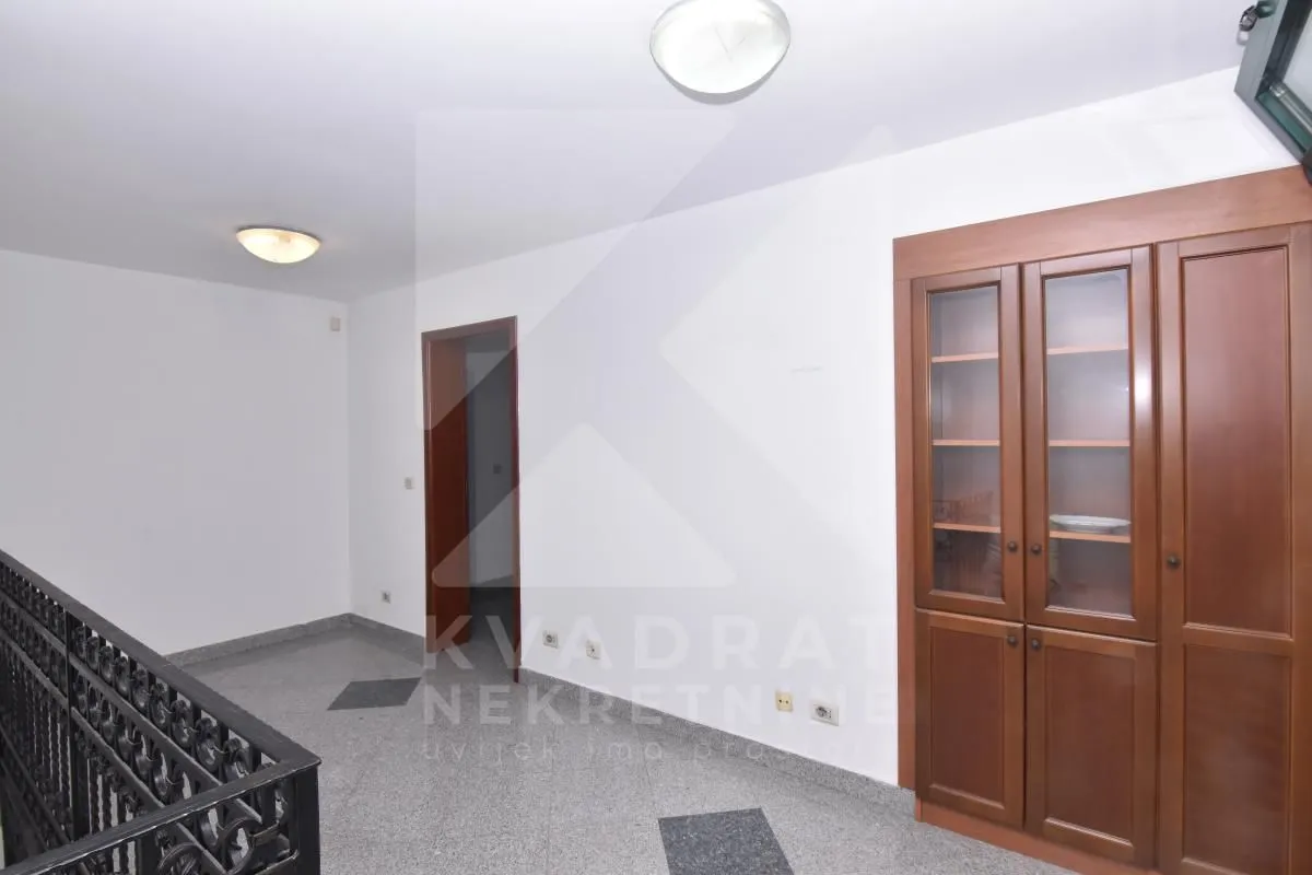 Rent, office space, 53m², Pobrežje, Podgorica