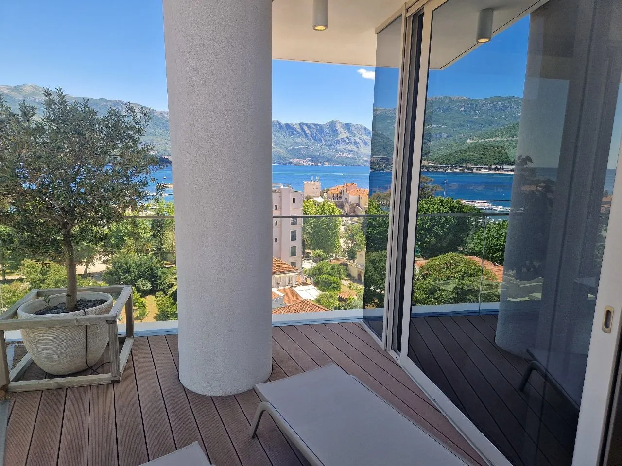 Rent, two bedroom apartment, 84m², Centar, Budva