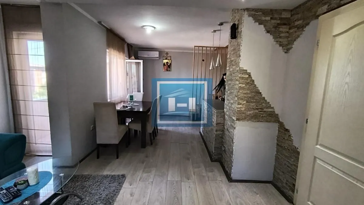 Prodaja, trosoban stan, 83m², Vašarište, Jagodina
