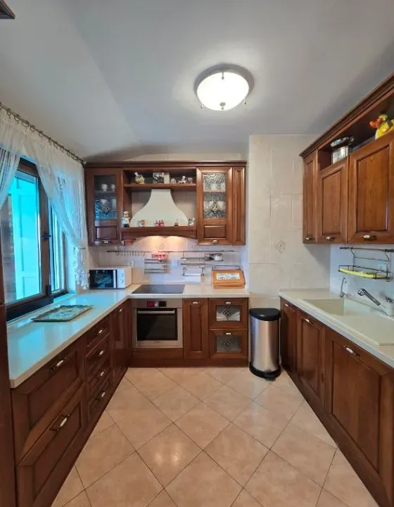 Prodaja, trosoban stan, 130m², Stari Aerodrom, Podgorica