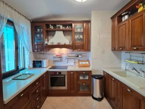 Prodaja, trosoban stan, 130m², Stari Aerodrom, Podgorica