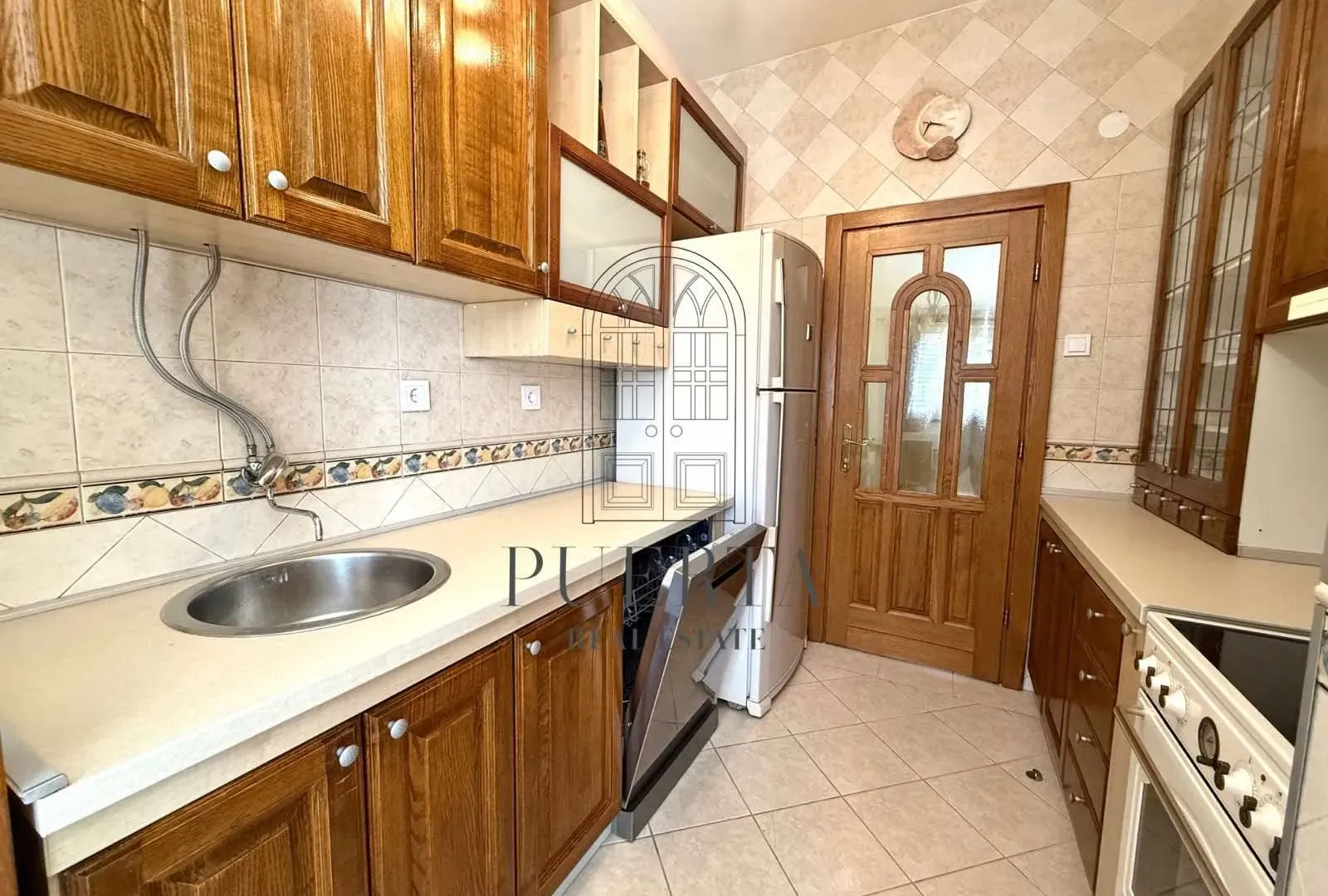 Izdavanje, trosoban stan, 114m², Preko Morače, Podgorica
