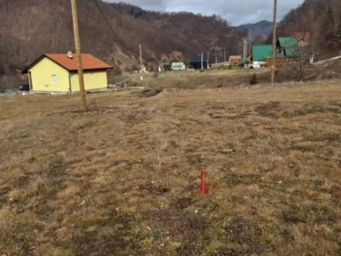 Zemljište in Veruša