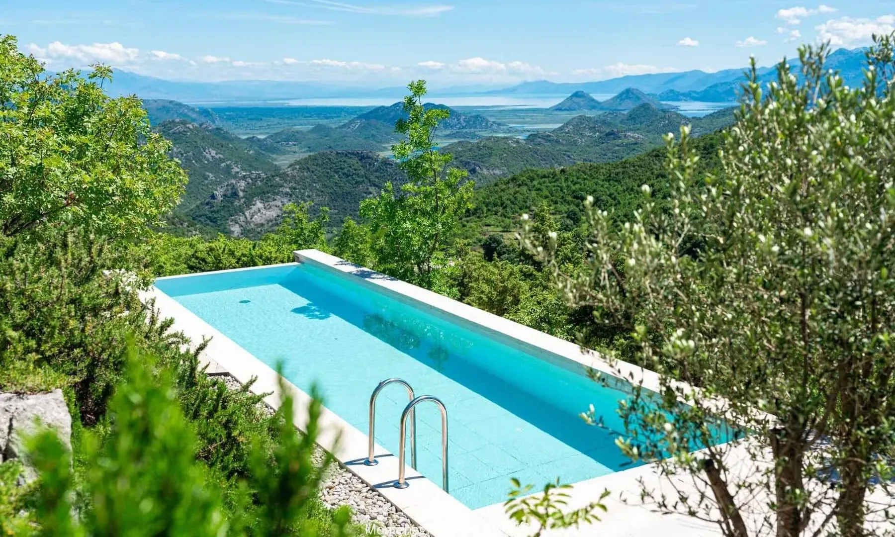 Prodaja, kuća, 250m², Đinovići, Cetinje