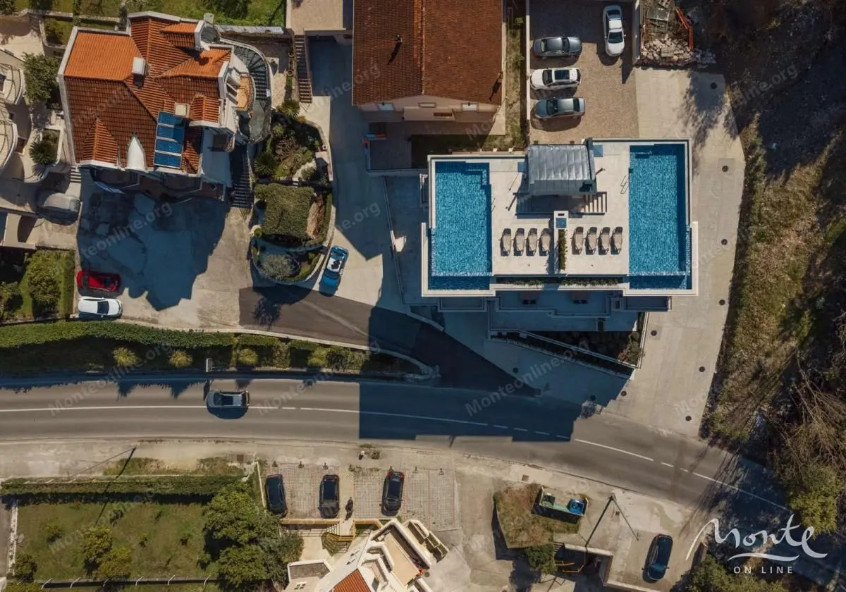 Prodaja, trosoban stan, 204m², Dobrota, Kotor