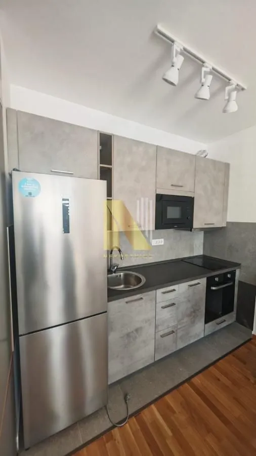 Izdavanje, dvosoban stan, 43m², Sajmište, Novi Sad