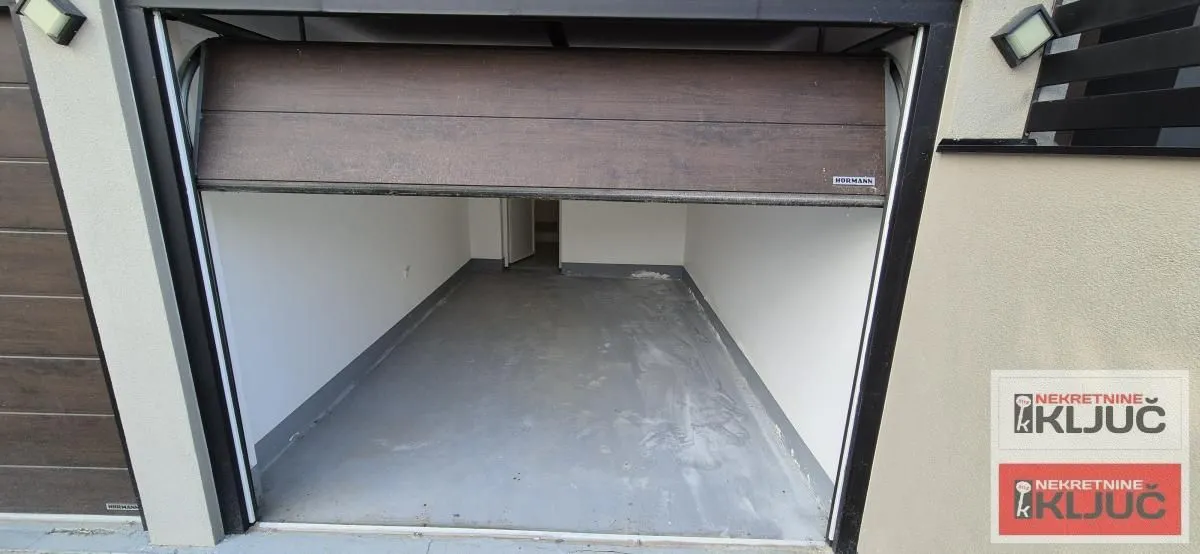 Prodaja, četvorosoban stan, 130m², Novo naselje, Novi Sad