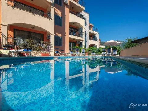 Sale, one bedroom apartment, 55m², Bečići, Budva - image 1