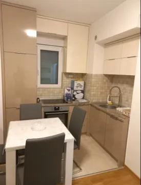 Izdavanje, dvosoban stan, 55m², Stari Aerodrom, Podgorica - image 3