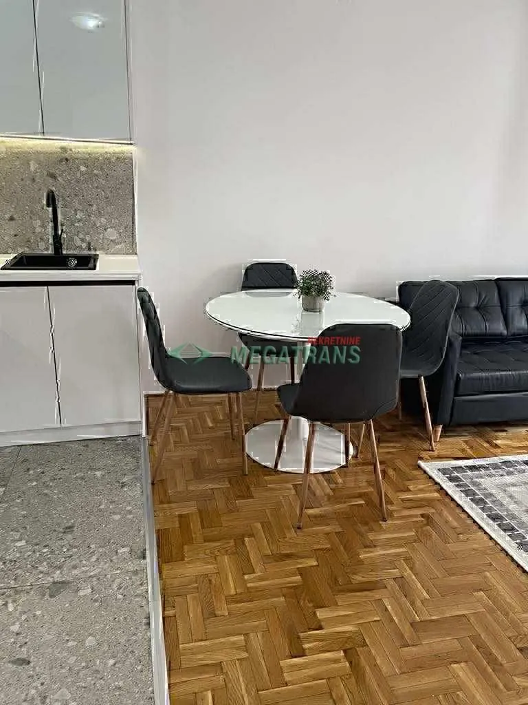 Izdavanje, dvosoban stan, 38m², Bulevar Evrope, Novi Sad Sve Podlokacije