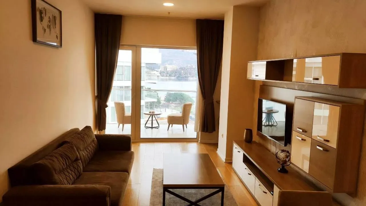 Rent, one bedroom apartment, 54m², Tre Canne, Budva