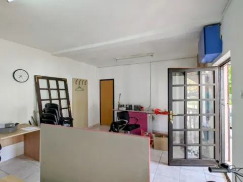 Izdavanje, poslovni prostor, 50m², Centar, Podgorica - image 2