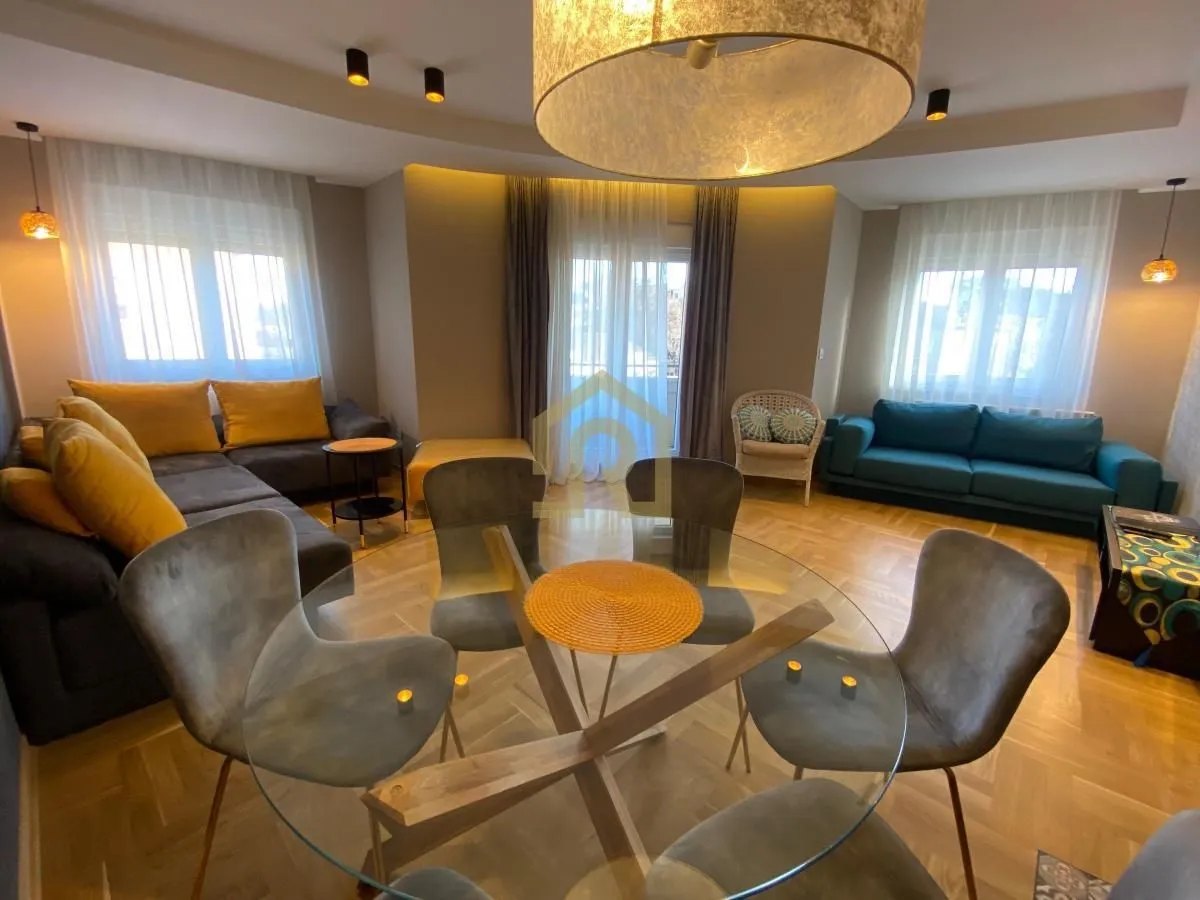 Izdavanje, trosoban stan, 67m², Palilula Sve Podlokacije, Beograd