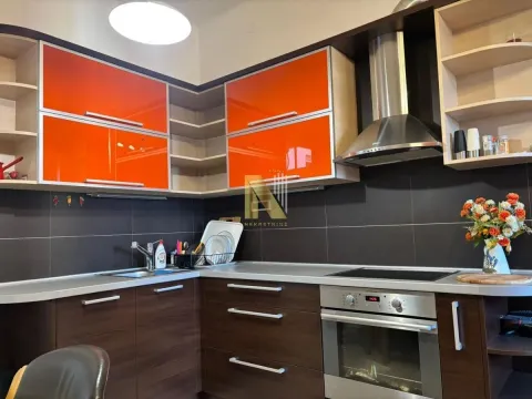 Izdavanje, trosoban stan, 113m², Centar, Novi Sad - image 11