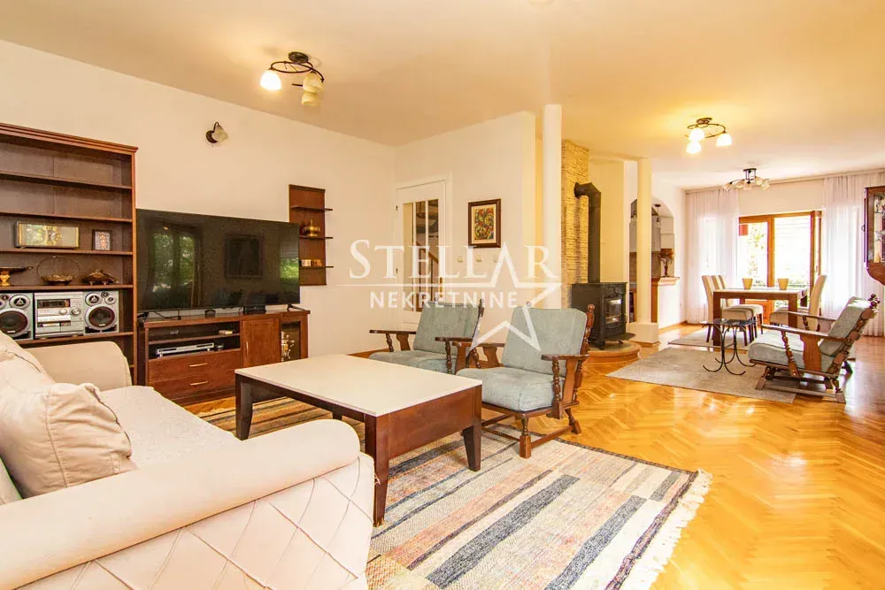 Rent, house, 220m², Tološi, Podgorica