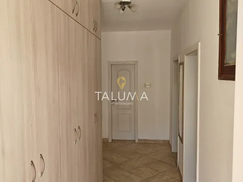 Izdavanje, dvosoban stan, 90m², Stari Aerodrom, Podgorica - image 10