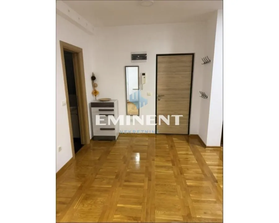 Izdavanje, dvosoban stan, 56m², Savski Venac, Beograd