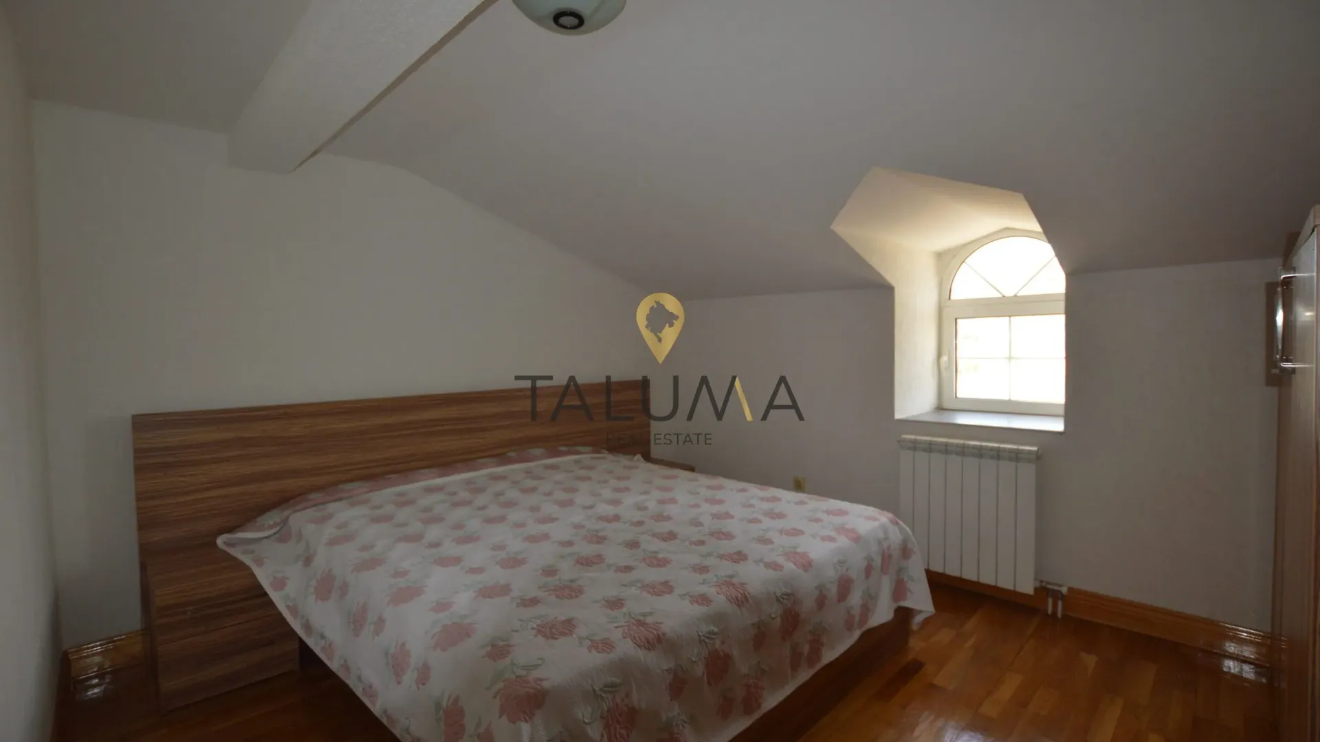 Sale, house, 350m², Dahna, Podgorica