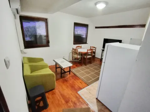 Izdavanje, dvosoban stan, 40m², Zabjelo, Podgorica