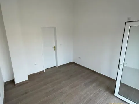 Rent, house, 250m², Surčin, Beograd - image 3