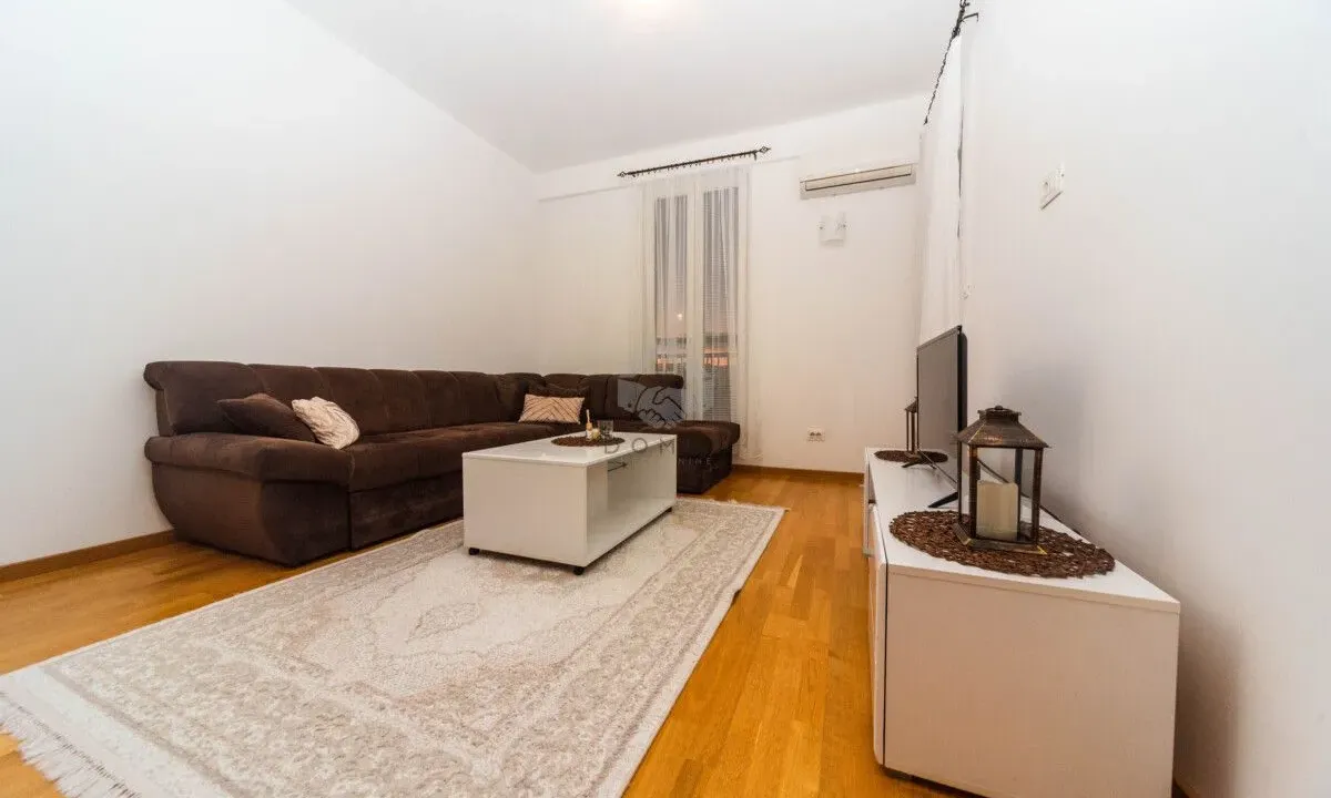 Izdavanje, jednosoban stan, 50m², Stari Aerodrom, Podgorica