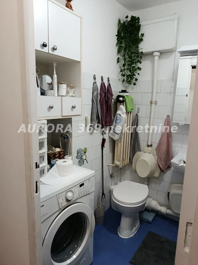 Prodaja, trosoban stan, 65m², Novo naselje, Novi Sad