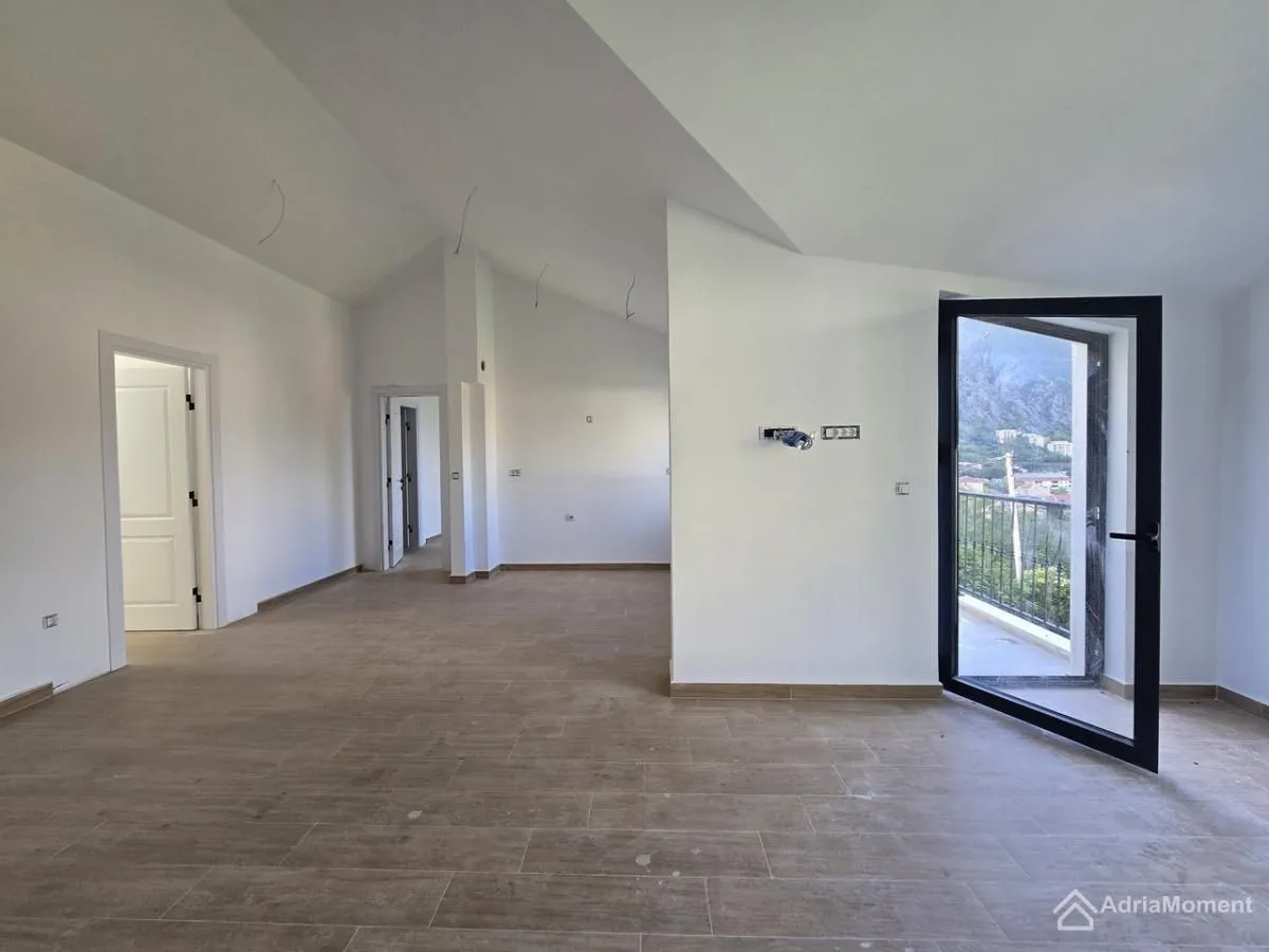 Prodaja, trosoban stan, 94m², Škaljari, Kotor