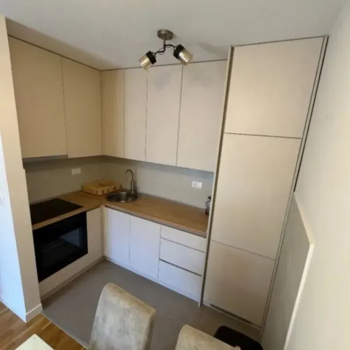 Izdavanje, jednosoban stan, 45m², Pobrežje, Podgorica