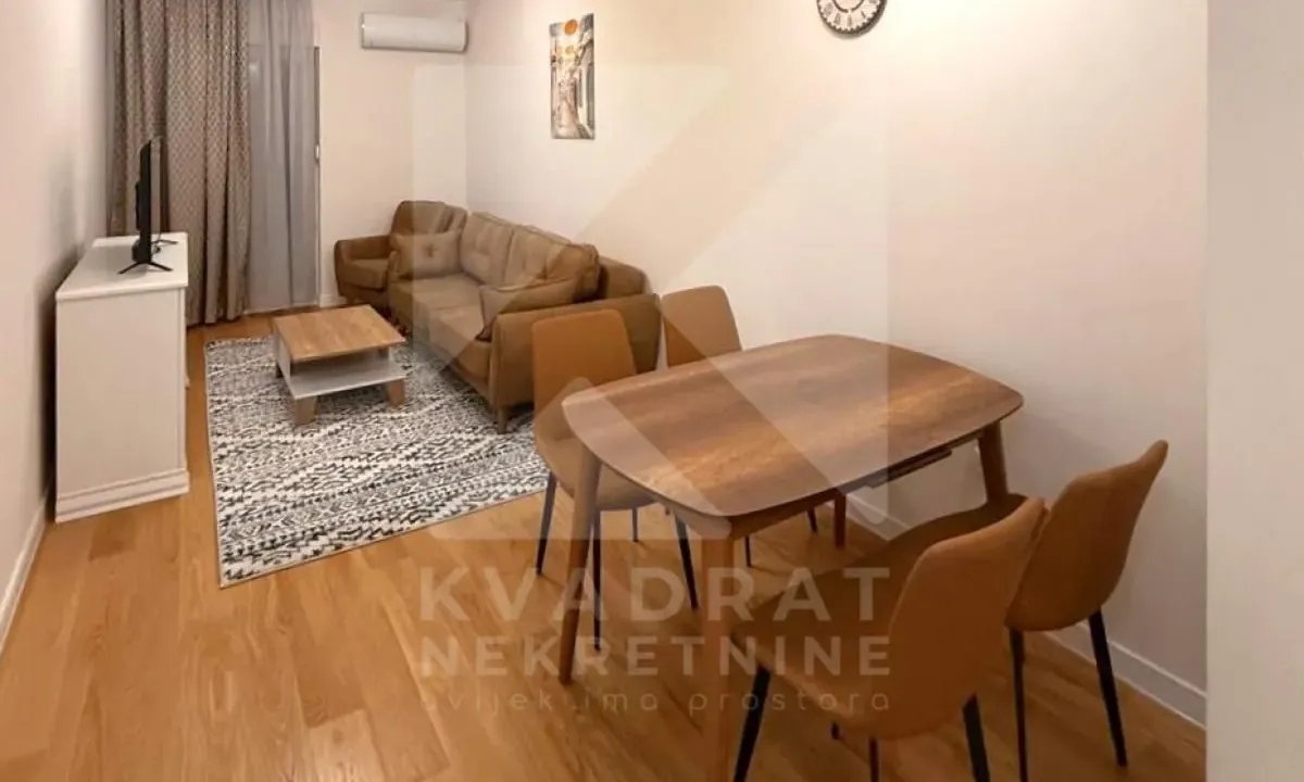 Izdavanje, jednosoban stan, 43m², Central Point, Podgorica