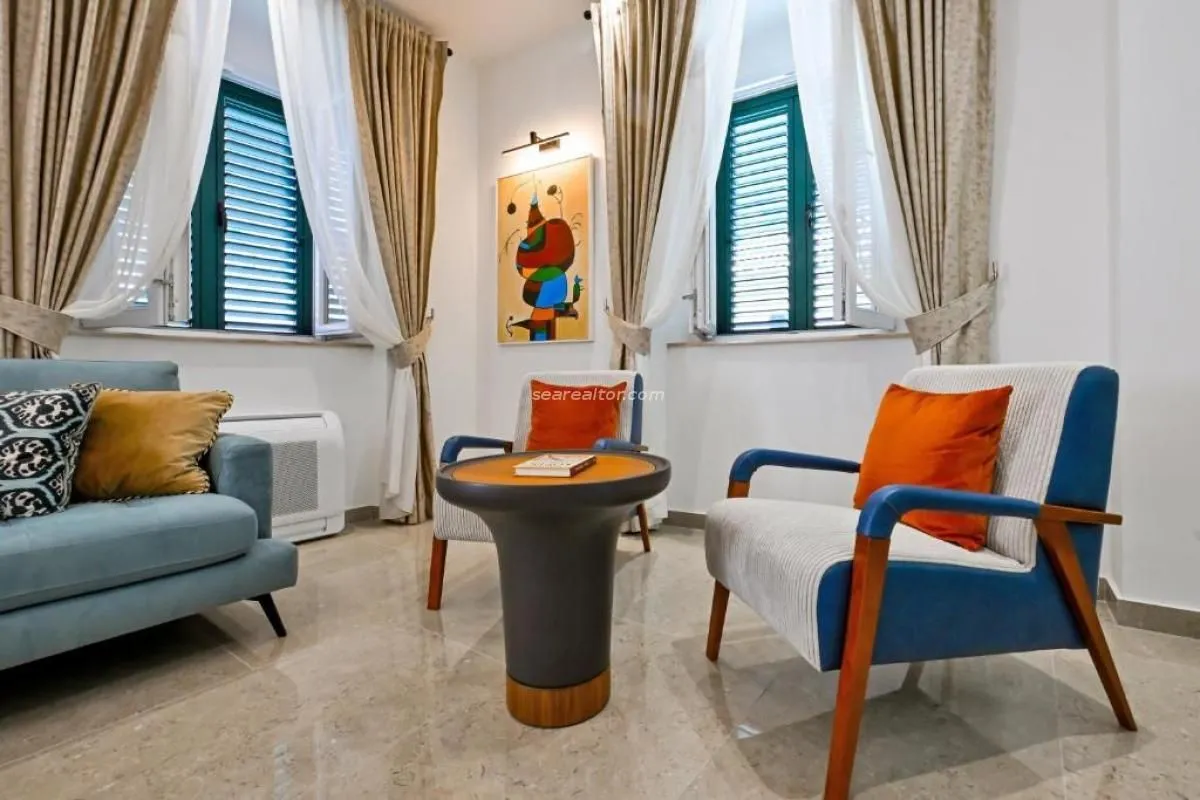 Prodaja, trosoban stan, 90m², Grad, Kotor