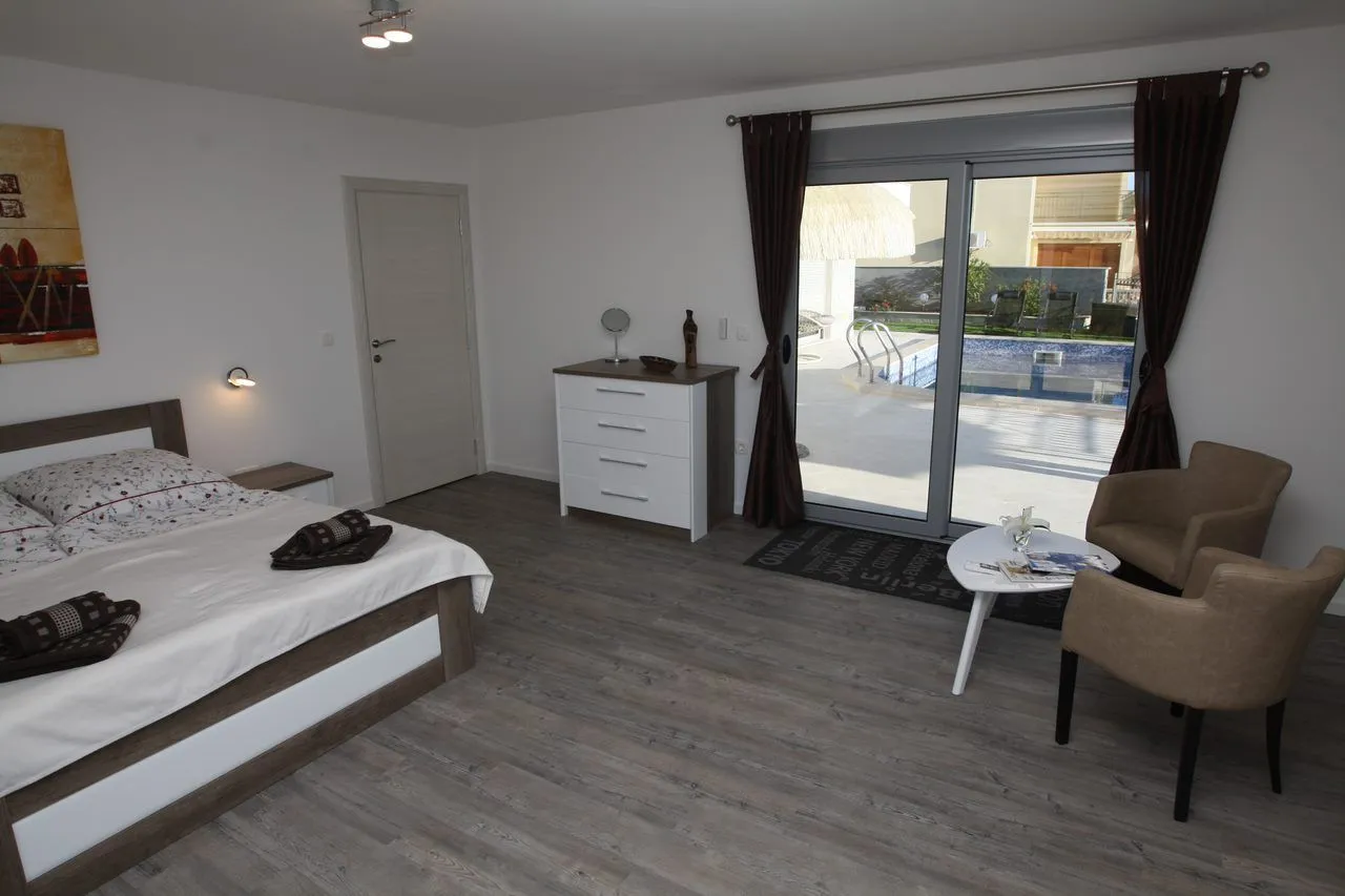 Stan-na-dan, četvorosoban stan, 153m², Krimovica, Kotor